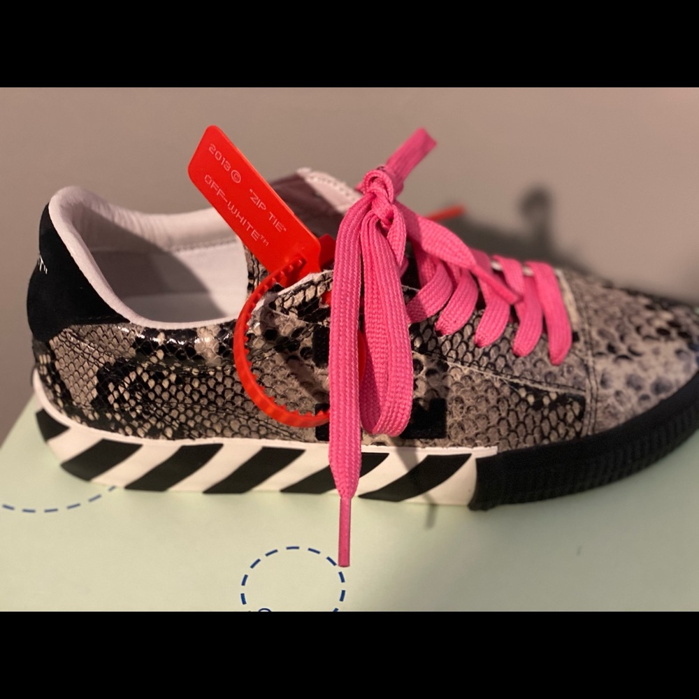 Off-White 'New Arrow' Snake Embossed Leather